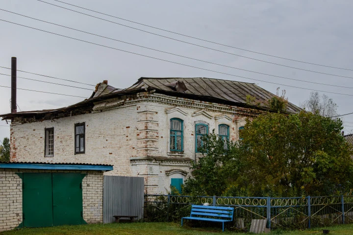 Земельный участок, площадь 745 +/- 10 кв.м.,  кад.№: 52:54:1200003:998; здание 255,2 кв.м., здание 97,5 кв.м. по адресу: Нижегородская обл., Вознесенский р-н, р.п. Вознесенское, ул. Заречная, д.11