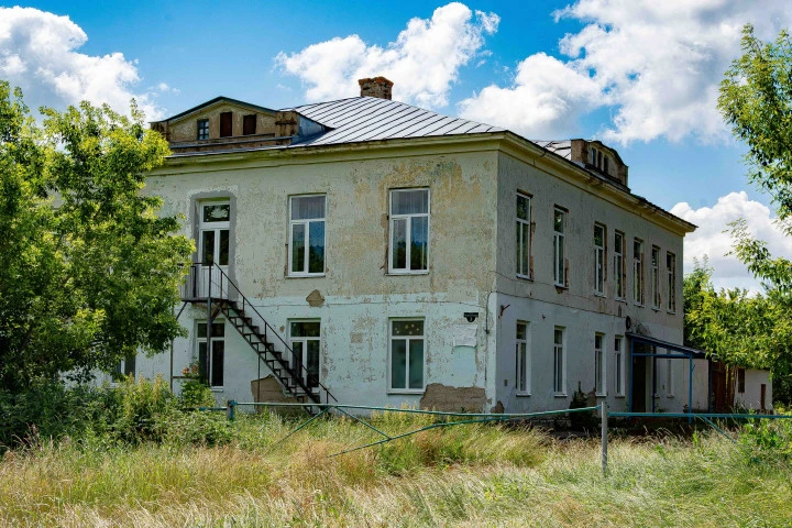 Имущественный комплекс (4 здания + 5 500 кв.м. земли)  Липецкая область, Измалковский муниципальный округ, село Пятницкое, улица Черкасская, дом 3
