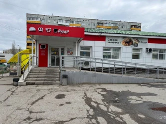 Здание, кад.номер 55:36:110101:2442, общей площадью 1 427,4 кв. м, кол-во этажей - 2, в том числе подземных - 1. Земельный участок, кад.номер 55:36:110101:32976, площадью 1 604 кв.м., Земельный участок, кад. номер 55:36:110101:32977, площадью 733 кв. м.