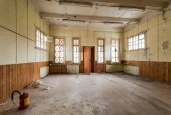 Историческое здание с участком в Ломоносове