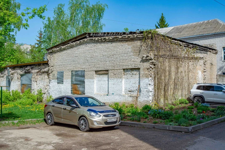 Здание (гараж) площадью 196,6 кв.м., кадастровый номер: 52:40:0202009:2029, расположенное по адресу: Нижегородская область, г. Арзамас, ул. Московская, д.12 корпус 1