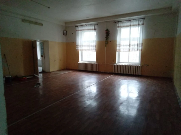 Здание 1319 кв.м и земельный участок 2173 кв.м, расположенные по адресу: Российская Федерация, Московская область, городской округ Чехов, поселок Мещерское, улица Дубравная, строение 15м