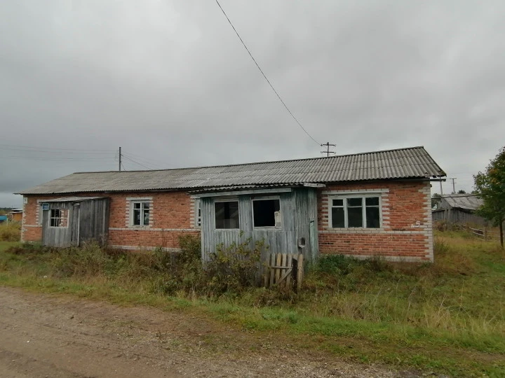 Здание 149,1 кв.м с земельным участком 674 кв.м: Республика Коми, г. Ухта, д. Лайково, ул. Центральная, дом 1