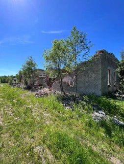 Земельный участок с руинированной недвижимостью по адресу: Вологодская обл., р-н Тотемский, д Задняя, ул. Центральная, д. 42