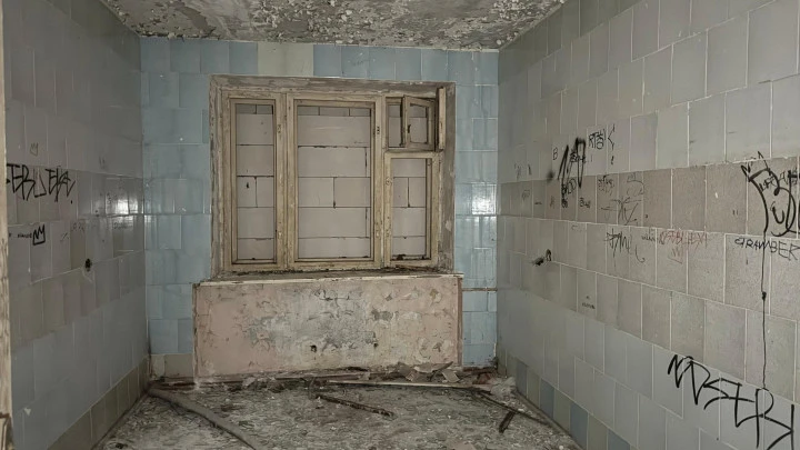 Нежилое здание 839,1 кв.м. с участком 2 216кв.м. в  Красносельском районе Санкт-Петербурга