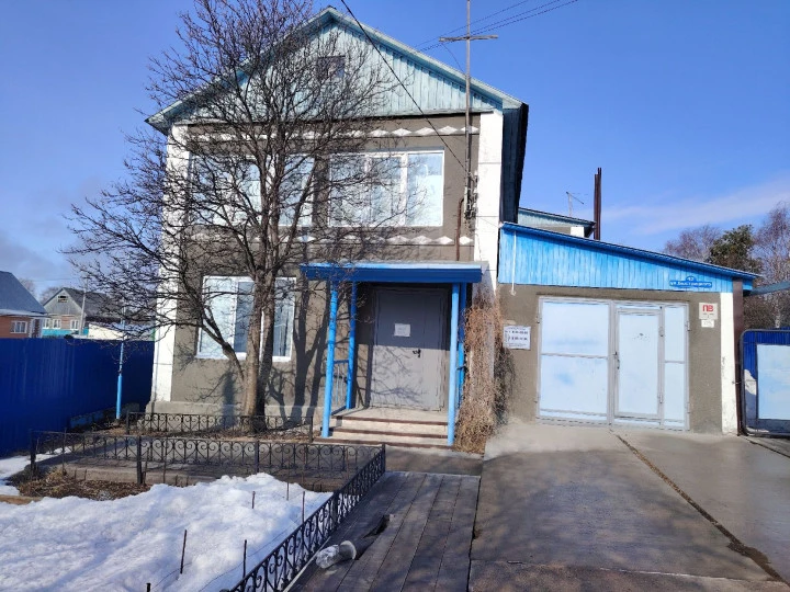 Здание общей площадью 172,2 кв.м и земельный участок, расположенные  по адресу: Ханты-Мансийский автономный округ  Югра, Березовский муниципальный район, пгт. Березово, ул. Быстрицкого, д.42