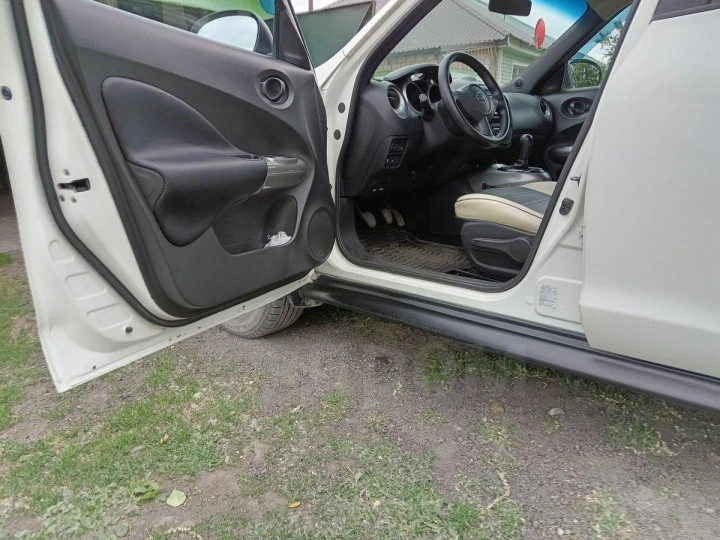 Автомобили легковые Nissan Juke  2012 года выпуска