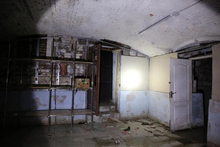 Право аренды помещения площадью 58,1 кв. м в Апраксином дворе.