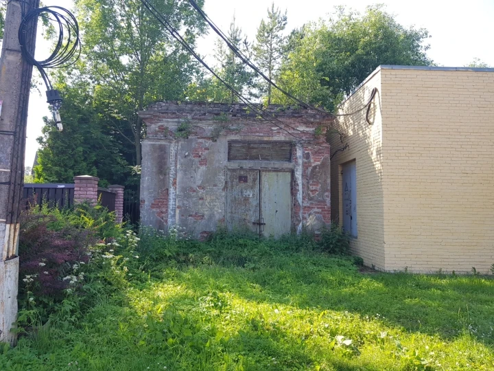 Нежилое здание 25,7кв.м. с участком 26кв.м.м в Петергофе