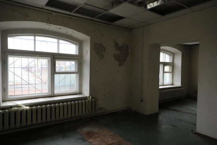 Право аренды помещения площадью 105,5 кв. м в Апраксином дворе.