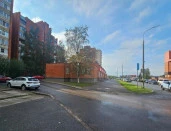 Административное здание с земельным участком в центре Соснового Бора