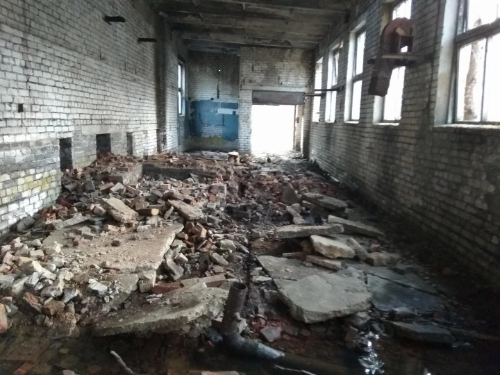Нежилое здание 141,2 кв.м, земельный участок 2020 кв.м: по адресу: Ярославская область, муниципальный округ Переславль-Залесский, село Дмитриевское, улица Дачная, дом 83
