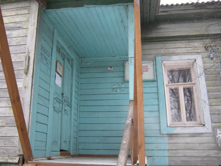 Нежилое здание площадью 90,2 кв. м,  земельный участок, площадью 696  кв.м: Ярославская обл., м.о. Переславль-Залесский, с. Глебовское, ул. Московская, д. 78