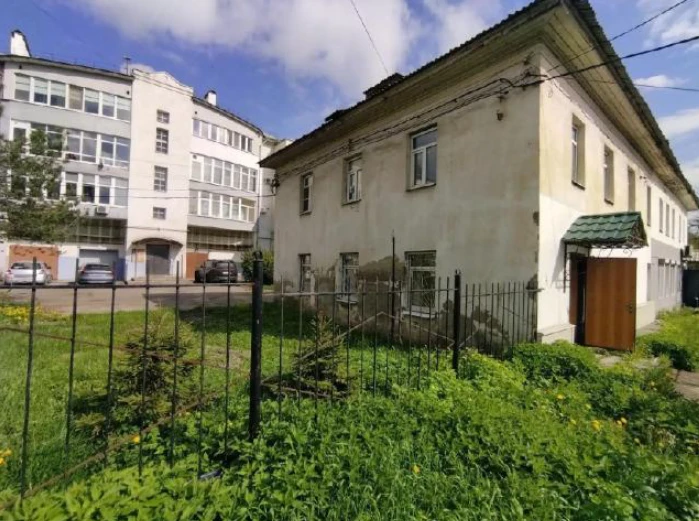 Помещения 1-го этажа, площадь: 79,3 кв. м по адресу: г. Ярославль, ул. Большая Октябрьская, дом 80.