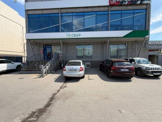 Нежилое помещение 243 кв. м и 3/10 доли в праве общей долевой собственности на земельный участок площадью 581 кв. м в г. Волгограде