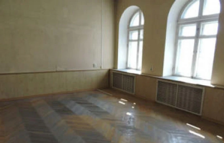 Здание Банка, площадью 1415,6 кв.м., с гаражом, площадью 188,7 кв.м., по адресу: Амурская область, г. Шимановск, ул. Комсомольская, д. 33
