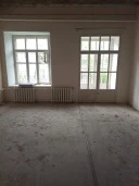Здание 3-х этажное, общ.пл. 2845,9 кв.м, земельный участок, общ.пл. 2074 кв.м: Ярославская область, г. Ростов, ул. Покровская (бывш. Ленинская), д. 40