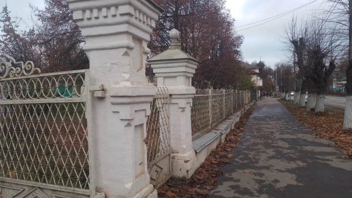 Здание ОКН с зем. участком 4 385 кв.м в центре г. Переславля-Залесского: Ярославская область, г. Переславль-Залесский, ул. Советская, д. 22, с земельным участком