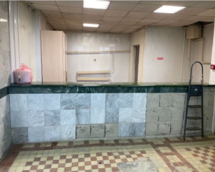 Единым лотом: Помещение на 1 этаже, 236,8кв.м. г.Екатеринбург, Инженерная 45. Здание 102,5 кв., с ЗУ 294 (+/-12) кв.м. с.Быньги