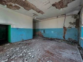Земельный участок площадью 4 979 кв.м. с расположенными на нем зданиями врачебной амбулатории, гаража, склада по адресу: Липецкая область, м.о. Добровский, с. Ратчино, улица Ленина, д.7