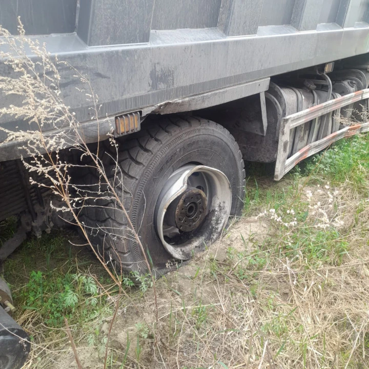 Специализированный, автомобиль - самосвал SHACMAN SX331863366, 2023, Идентификационный номер: LZGJX4Z63PX041974, принадлежащий Продавцу на праве собственности, что подтверждается Договором купли-продажи № ОВ/Ф-125246-06-01-С-01 от 23.08.2023 г.