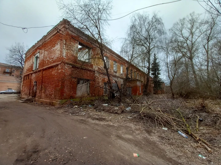 Нежилое здание, 2-этажное, площадь 2 188,5 кв. м., адрес: Ярославская область, муниципальный округ Переславль-Залесский, город Переславль-Залесский, площадь Комсомольская, дом 39.ОКН «Дом специалистов бумагопрядильной мануфактуры Борисовских».
