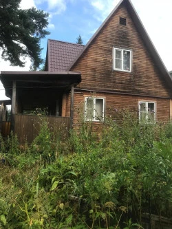Двухэтажный деревянный дом площадью 92,9 кв. м, расположенный на земельном участке - 600 кв. м. в дер. Медведково Волоколамского района МО