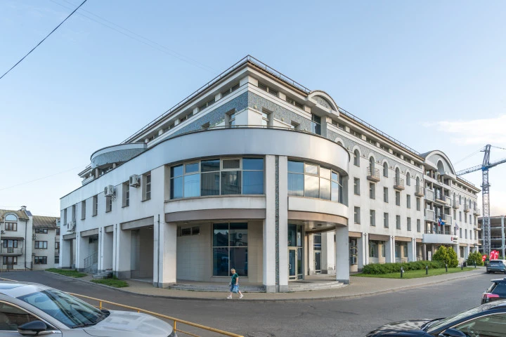 Гостиница 4* в  г. Ярославле, на Московском пр-те, д. 10/15, с земельным участком