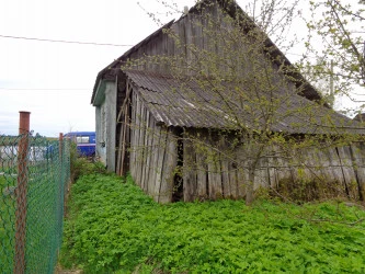 Нежилое здание совместно с земельным участком на берегу оз. Лучки