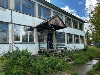 Продается нежилое здание, 1 482,1 кв. м с земельным участком, 4 534 кв. м, расположенные по адресу: Красноярский край, г. Енисейск, ул. Кирова, дом 129