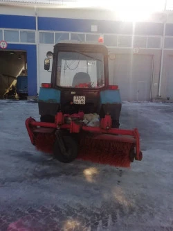 Машина уборочная универсальная КО-812-2М