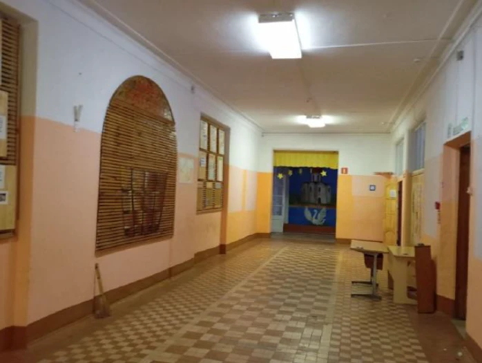 Нежилое здание, 2-этажное, площадь 1600,9 кв.м,  земельный участок, площадь 5843 кв.м: Ярославская область, МО Переславль-Залесский, п. Рязанцево, ул. Октябрьская Б., д. 60