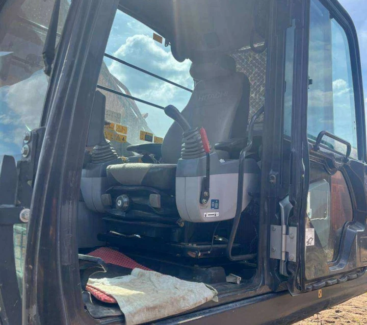 Продается экскаватор HITACHI  ZX400LCH-5G, 2020 года,  г. Обь