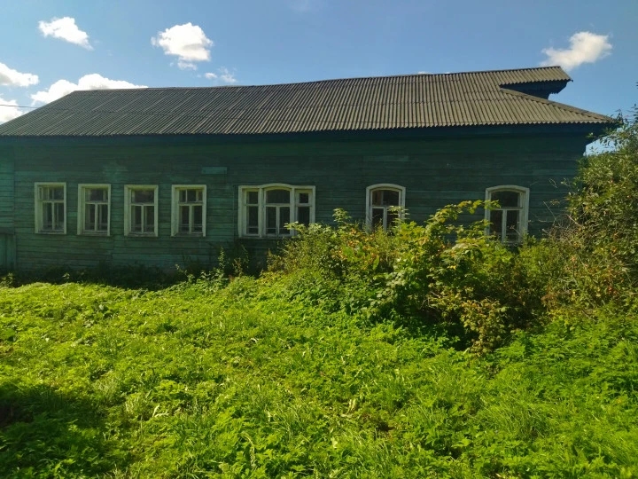 Нежилое здание, площадь 73,5 кв. м с земельным участком 833 кв.м: Ярославская обл., Ростовский р-н, с. Мосейцево, ул. Труда, д. 39