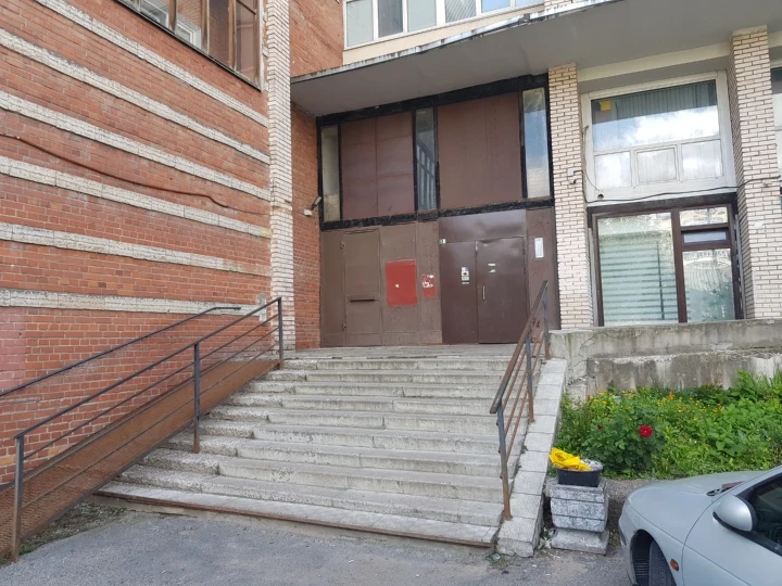 Помещение 10,2 кв.м на Сиреневом бул.