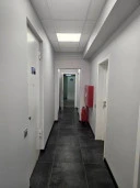 Административное здание с земельным участком в центре Соснового Бора