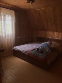 Двухэтажный деревянный дом площадью 92,9 кв. м, расположенный на земельном участке - 600 кв. м. в дер. Медведково Волоколамского района МО