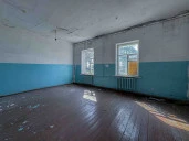 Земельный участок площадью 4 979 кв.м. с расположенными на нем зданиями врачебной амбулатории, гаража, склада по адресу: Липецкая область, м.о. Добровский, с. Ратчино, улица Ленина, д.7