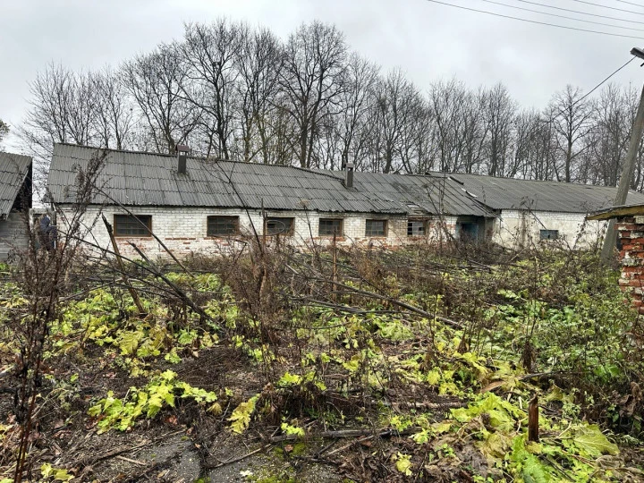Имущественный комплекс со зданиями общей площадью 2 071 кв.м на земельном участке 176 658 кв.м, : Ярославская область, Переславский район, Глебовский сельский округ, с. Гагаринская Новоселка, ул. Садовая