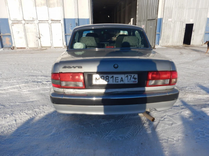 Легковой седан ГАЗ 31105.