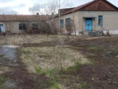1) Земельный участок площадь 22 575 +/- 107 кв.м., кад.№: 48:14:1560105:12; 2) Здание 912,9 кв. м.; 3) Здание 116,4 кв. м.; 4) Сооружение 25,6 кв. м. по адресу: Липецкая обл, р-н Становлянский, с. Семенек, ул. Юрикова, д. 23