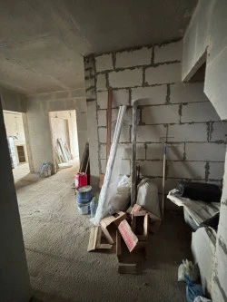 Жилое помещение (квартира), пл. 70,8 кв. м, этаж 4, кадастровый № 50:49:0010103:2328, местоположение: МО, г. Звенигород, кв-л Маяковского, д. 19а, кв. 12. В соответствии с выпиской из домовой книги от 13.04.2026, зарегистрированные лица отсутствуют.