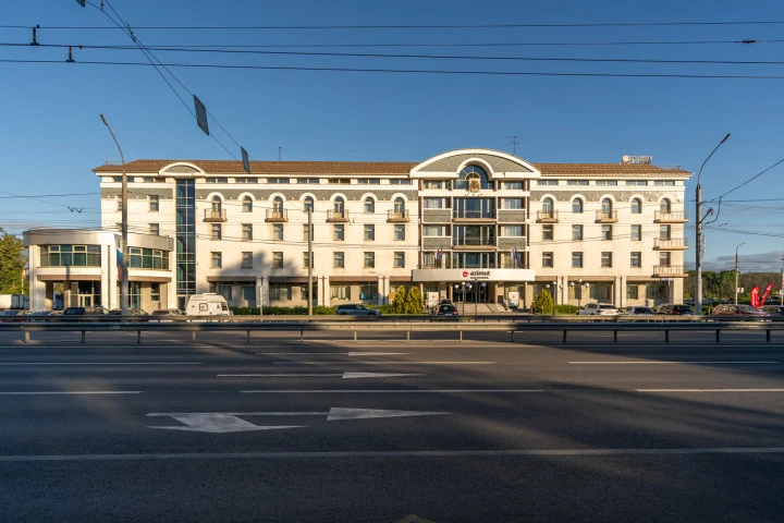 Гостиница 4* в  г. Ярославле, на Московском пр-те, д. 10/15, с земельным участком