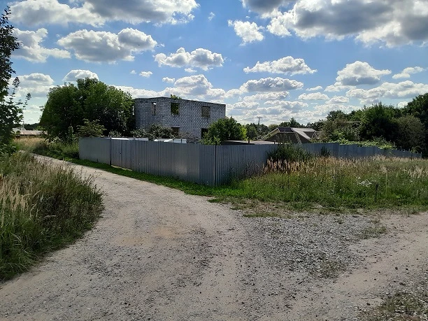 Земельный участок - 1 000 кв. м., адрес: с. п. Софьинское, с. Софьино, уч. 12с, кадастровый номер 50:23:0040205:76, земли населённых пунктов - для ведения личного подсобного хозяйства.