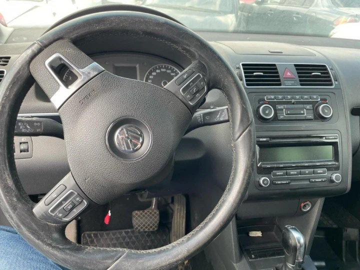 Volkswagen Touran, белый, 2012 года выпуска, VIN WVGZZZ1TZCW077889. г.Уфа.