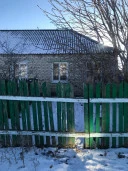 Часть жилого дома площадью 49,5 кв. м и земельный участок 300 кв. м в с. Воскресенское Саратовская области