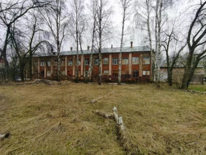 Здание бывш. больницы,  площадью 1928 кв. м, земельный участок, площадью 8721 кв. м, движимое имущество: г. Ярославль, ул. 8 Марта, д. 5