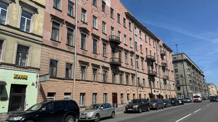 Помещение 14,3 кв.м на ул. Декабристов у второй сцены Мариинского театра