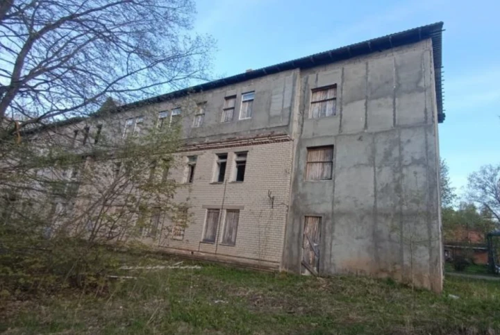 Объект незавершенного строительства, площадь: 729,3 кв.м (степень готовности 62%) с земельным участком 1 800 кв.м по адресу: Ярославская область, г. Углич, ул. Северная, д. 7