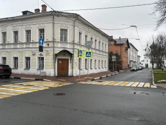 Здание (ОКН) 518,7 кв.м на земельном участке 320 кв.м в историческом центре города: Ярославская область, г. Ярославль, ул. Революционная, д. 9/4, с земельным участком